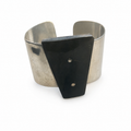 Brazalete ancho con ASTA
